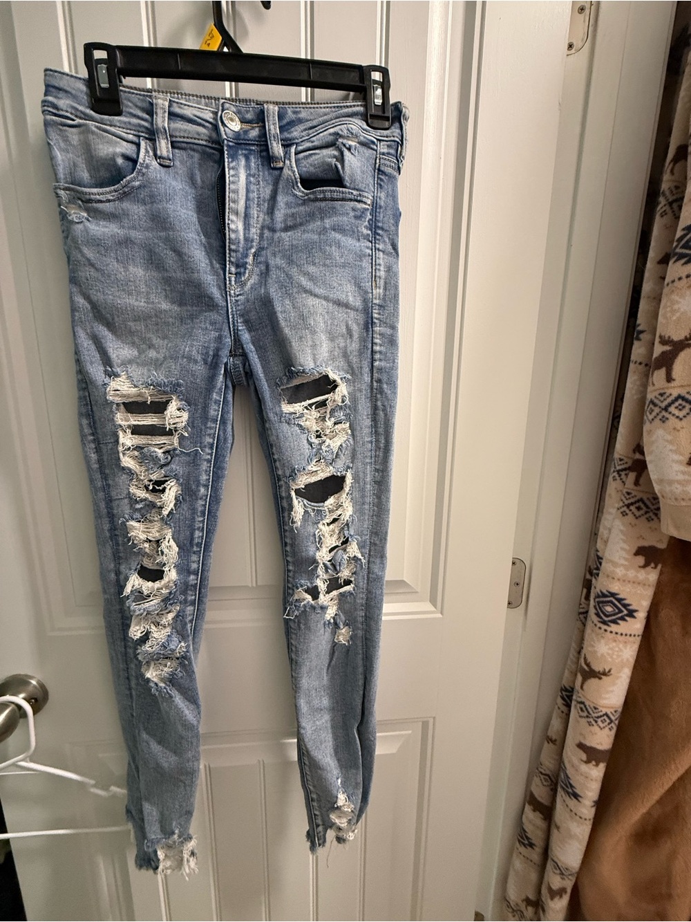 American Eagle Outfitters Light Wash Ripped Skinny Jeans